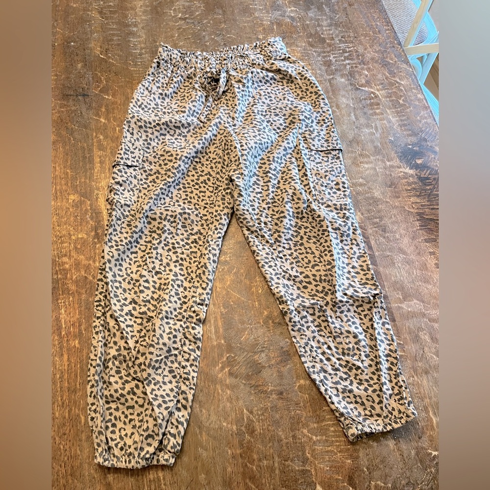 Aerie leopard linen cargo pants, Small